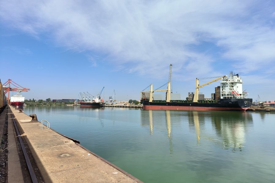 El Puerto de Sevilla recibe tres buques de grandes dimensiones en los últimos días