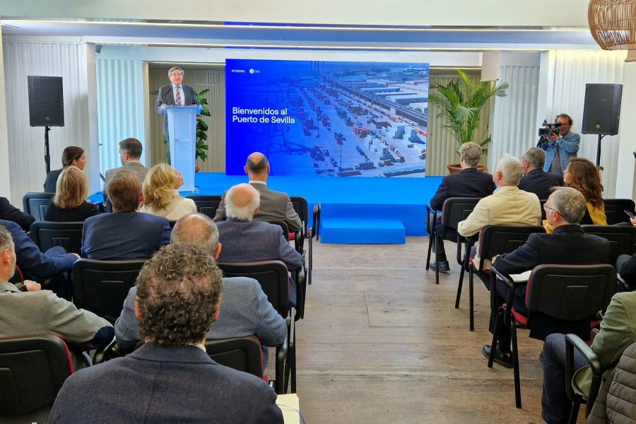 El Puerto de Sevilla y Endesa firman un protocolo para diseñar una hoja de ruta que favorezca la transición energética