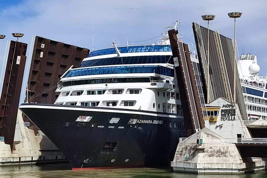 El Puerto de Sevilla recibe hoy el primer crucero de la temporada