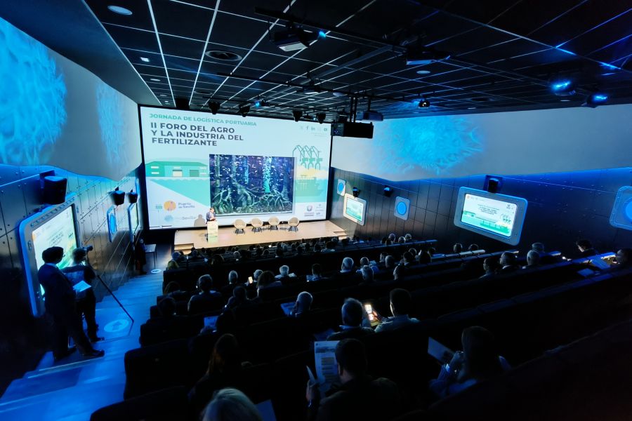 El Puerto de Sevilla potencia su liderazgo como nodo logístico del fertilizante