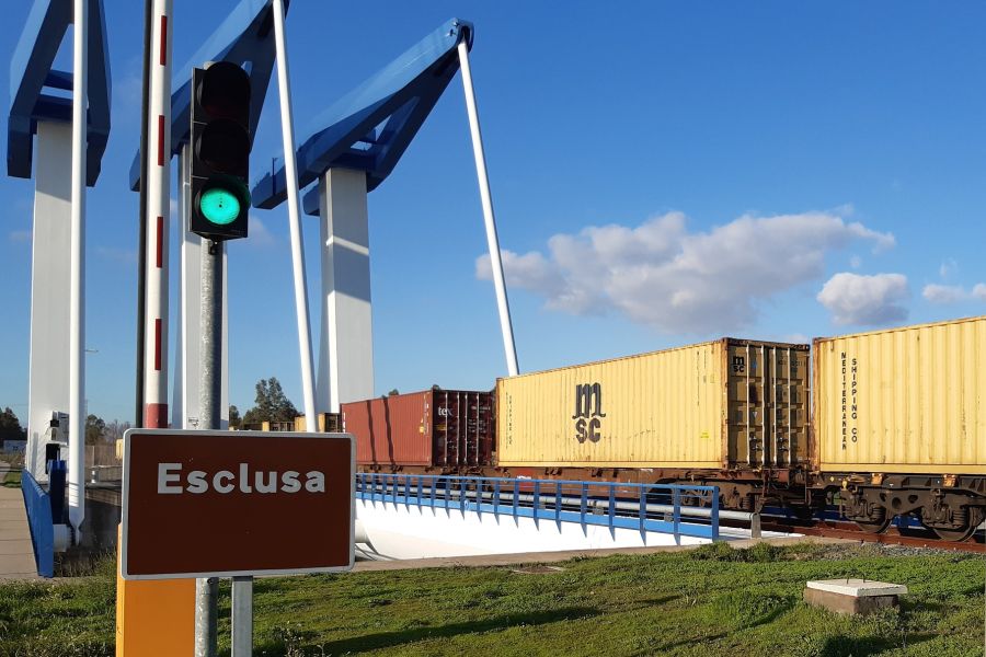 El Puerto de Sevilla recibe la visita de una delegación de Portugal encabezada por el Puerto de Sines