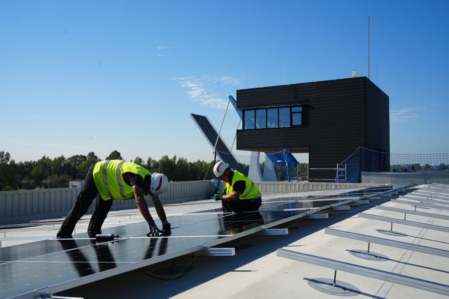 El Puerto de Sevilla instala una planta solar fotovoltaica en la Esclusa Puerta del Mar