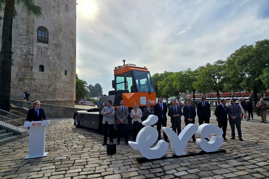 El Puerto de Sevilla participa en la presentación del vehículo de hidrógeno H2Tractor