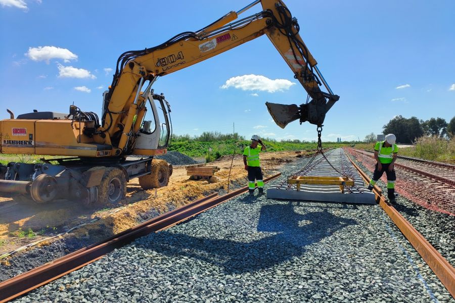 El Puerto de Sevilla mejora su infraestructura ferroviaria con la ampliación del apartadero junto a la carretera de Esclusa
