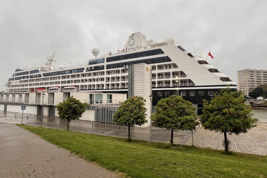 El Puerto de Sevilla inicia la temporada de cruceros con la llegada del Azamara Pursuit