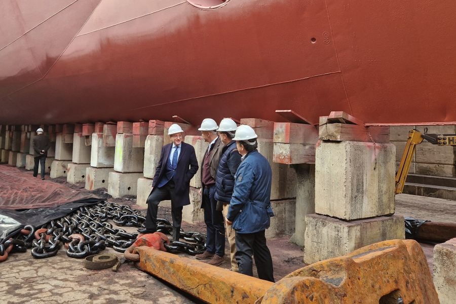El presidente de la Autoridad Portuaria de Sevilla recibe al alcalde en una visita al Polígono Industrial de Astilleros