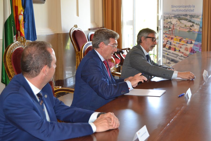 Puerto de Sevilla y Universidad de Cádiz impulsan la formación en logística e intermodalidad