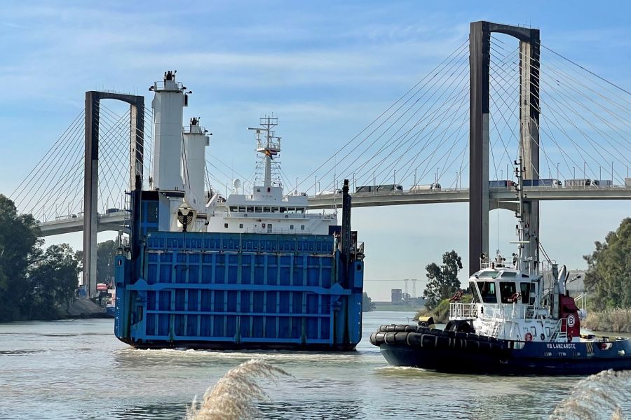 La Autoridad Portuaria de Sevilla licita el mantenimiento de calados en la dársena del Puerto